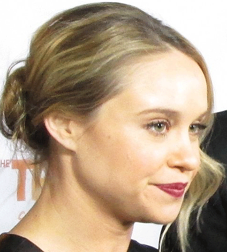 Becca Tobin Biography Height & Boyfriend