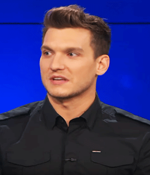 Scott Michael Foster Height Girlfriend Bio & Net Worth